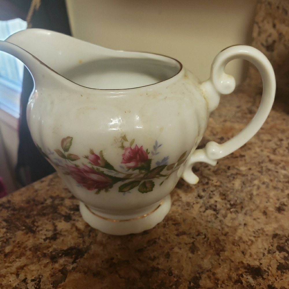 Fine Porcelain cream cup